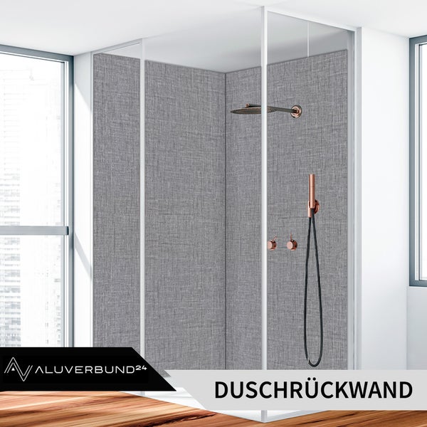 Moderne Duschrückwand mit textiler Optik in einer begehbaren Dusche mit integrierter Kopf- und Handbrause sowie Aluverbund24 Logo.