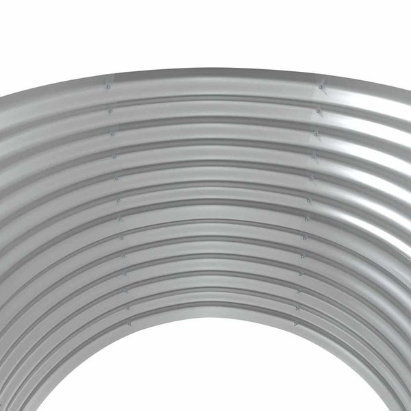 Gebogene Metallwand mit Wellenprofil für ein Hochbeet oder einen Pflanzbehälter aus verzinktem Stahl.