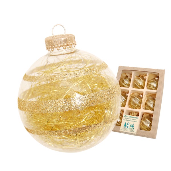 Glas Christbaumkugel mit Lametta und eine Packung mit neun Christbaumkugeln