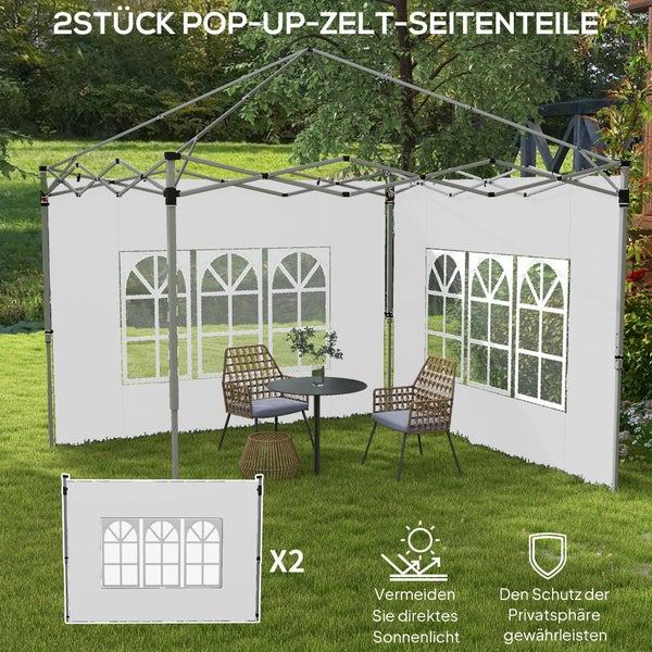 Set aus zwei weißen Seitenteilen für ein Pop-up-Zelt mit Bogenfenstern, montiert an einem Pavillongestell im Garten mit Sitzgruppe.