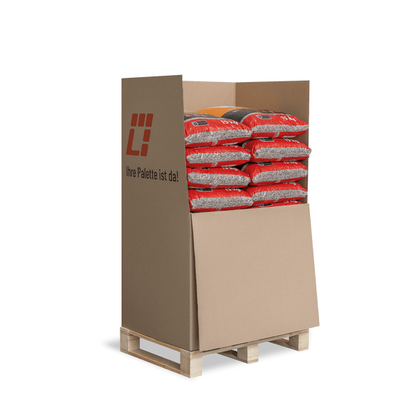 Holzpellets in 15 Kilogramm Säcken auf einer Palette in einem Karton-Display.