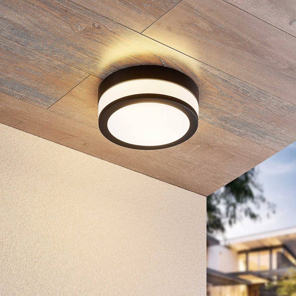 Deckenleuchte im Außenbereich