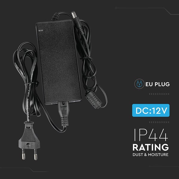 Schwarzes 12V DC Netzteil mit Eurostecker und IP44 Schutzart gegen Staub und Feuchtigkeit