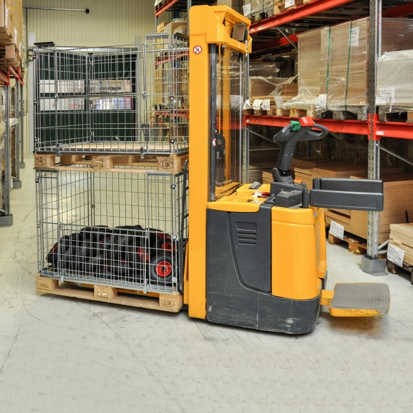 Kongamek Palettencontainer verzinkt 870mm hoch vorne halb zu öffnen passend zu Europaletten 1200x800mm