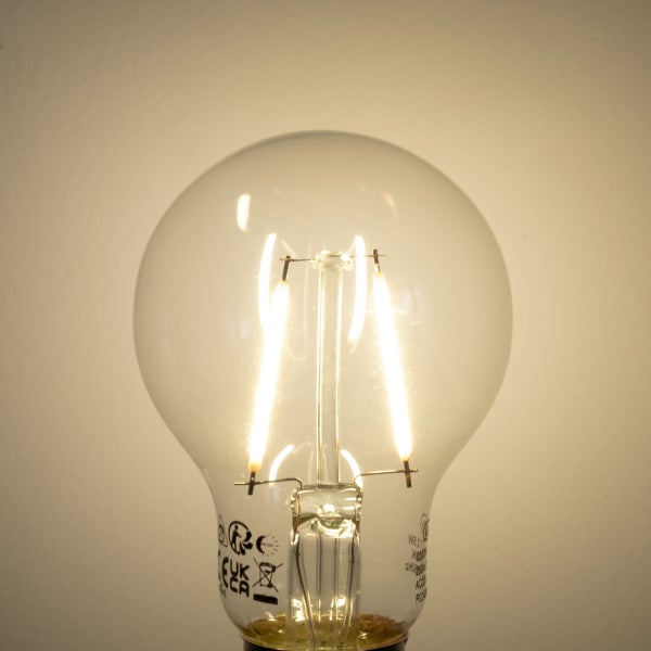 LED-Filament-Glühbirne in klassischer Birnenform aus Glas mit leuchtenden Glühfäden.