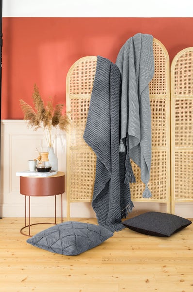 mokebo Tagesdecke ‘Die Hyggelige’, Strickdecke oder Kuscheldecke in Taupe