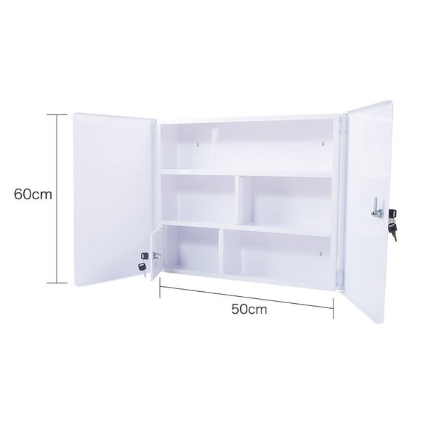 Geöffneter abschließbarer Medizinschrank mit den Maßen 60 mal 50 cm.