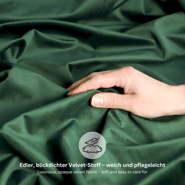 Hand berührt luxuriösen, blickdichten Samtstoff