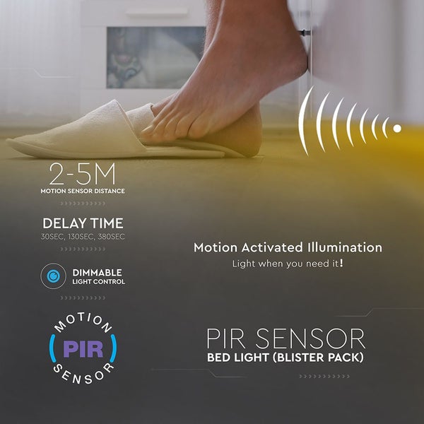 Darstellung einer Bewegungserkennungslampe unter einem Bett mit den Angaben zur Bewegungssensorreichweite, der Verzögerungszeit, der Dimmbarkeit und der Verwendung eines PIR-Sensors.