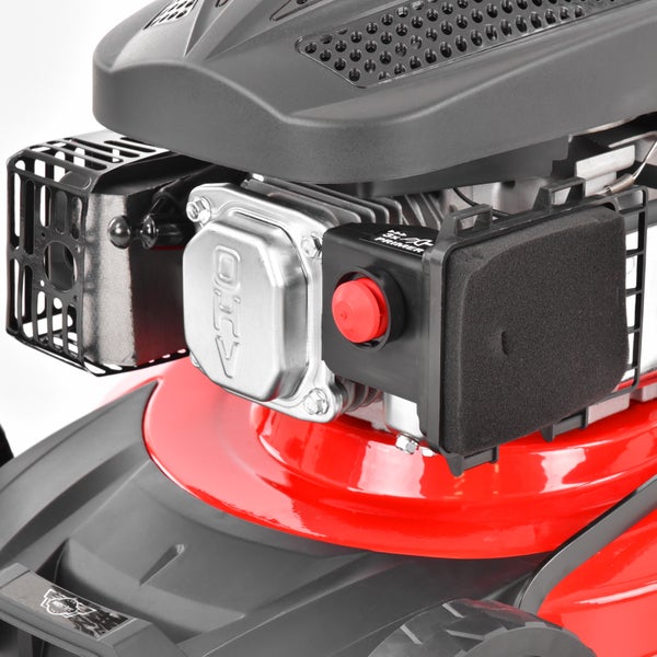 Detail eines Rasenmähermotors mit Primerknopf, Overhead Valve Ventilabdeckung und Luftfilter.