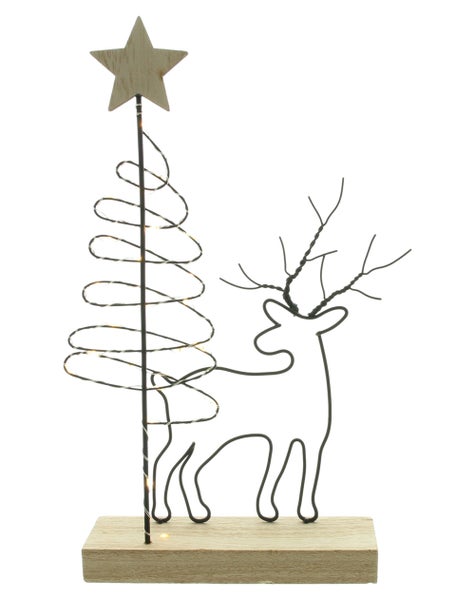 Dekorative Weihnachtsbeleuchtung mit Rentier und Baum auf Holzsockel
