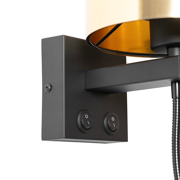 Nahaufnahme einer Wandleuchte mit zwei Schaltern