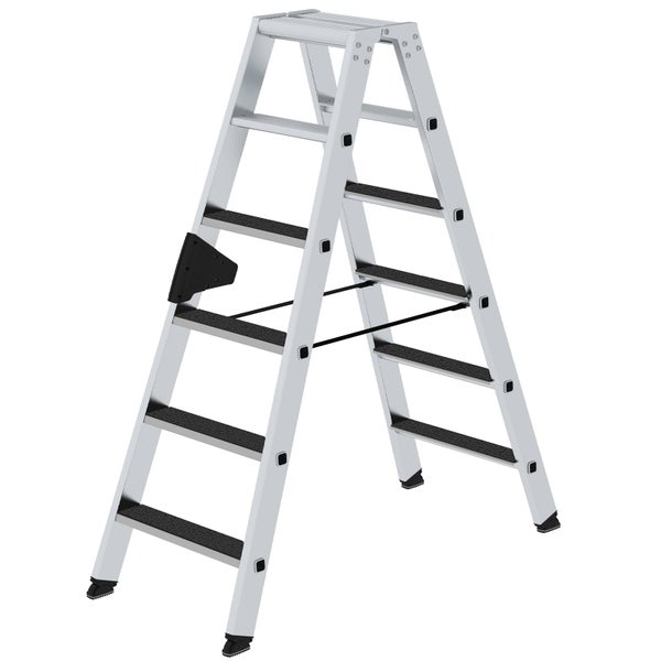 Aluminium Klapptrittleiter mit vier Stufen und rutschfesten Trittflächen.