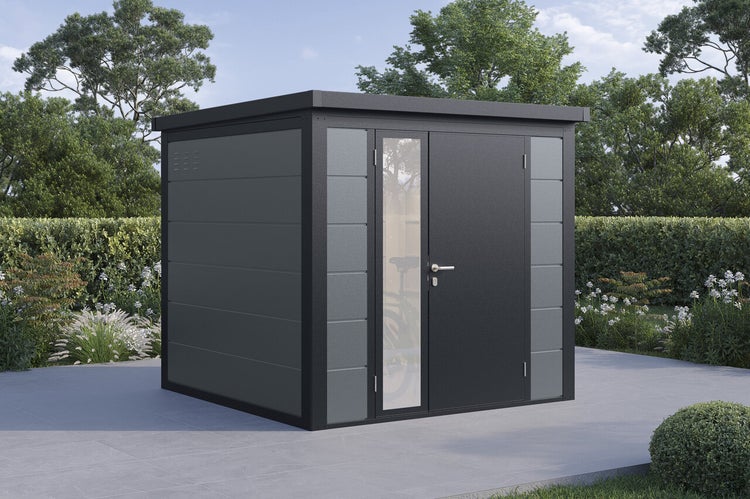 Modernes Gartenhaus aus Metall mit Flachdach, einflügliger Tür mit Glaseinsatz und Lüftungsschlitzen für die Aufbewahrung von Gartengeräten.