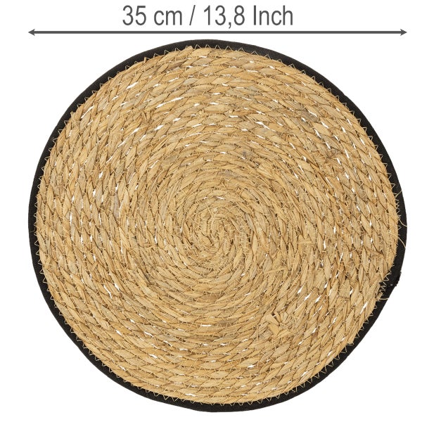 Rundes Tischset aus geflochtenem Naturmaterial mit dunkler Umrandung und einem Durchmesser von 35 Zentimetern.