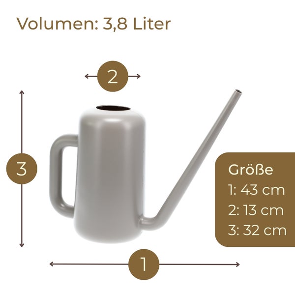 Gießkanne mit 3,8 Liter Volumen und Maßangaben: Länge 43 Zentimeter, Breite 13 Zentimeter, Höhe 32 Zentimeter.