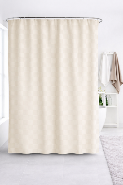 Badezimmer mit Duschvorhang mit Muster