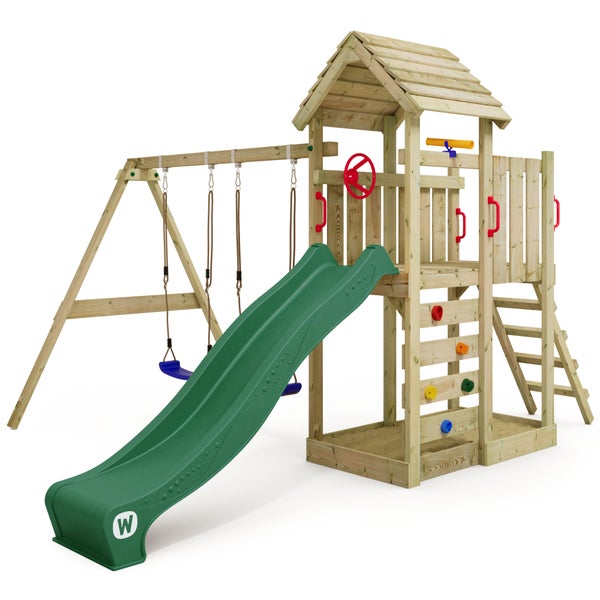 WICKEY Spielturm Klettergerüst MultiFlyer Holzdach mit Schaukel und Rutsche, Kletterturm mit Holzdach, Sandkasten, Leiter und Spiel-Zubehör - grün