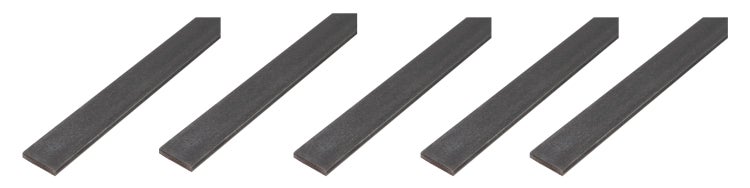 Fünf Flachstahlstücke als Metallprofil für Heimwerkerprojekte.