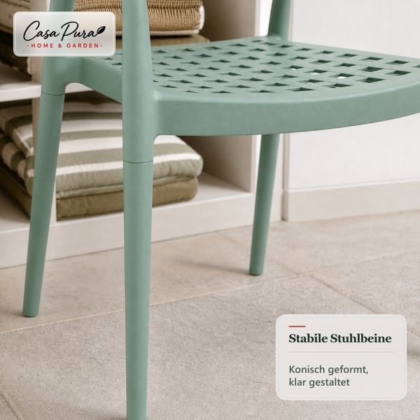 Detailansicht eines Gartenstuhls mit konischen Stuhlbeinen und Sitzfläche mit Gittermuster, Casa Pura Logo, Produktbild für den Außenbereich.