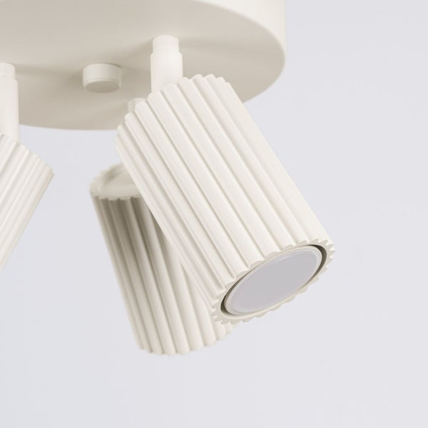 Deckenleuchte mit drei Strahlern