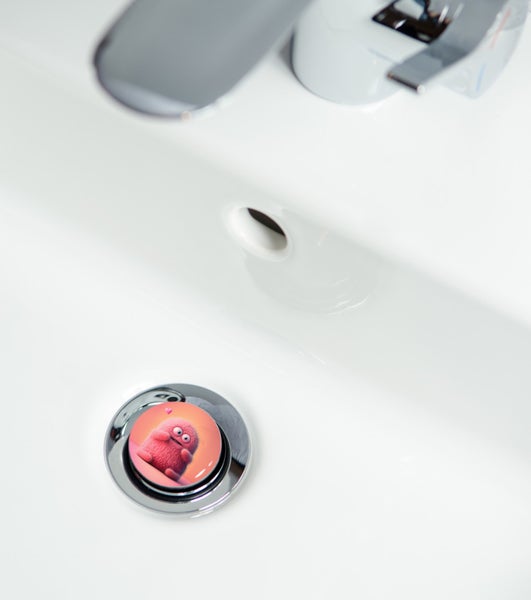 Waschbeckenstöpsel mit Cartoon-Design im Waschbecken