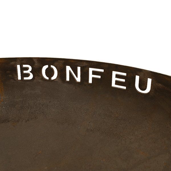 BonFeu Logo im Rand einer stählernen Feuerschale.