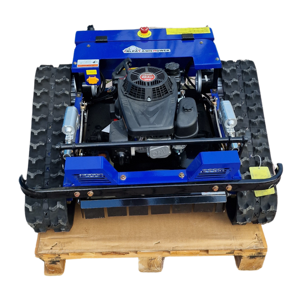 Raupen-Rasenmäher auf einer Palette