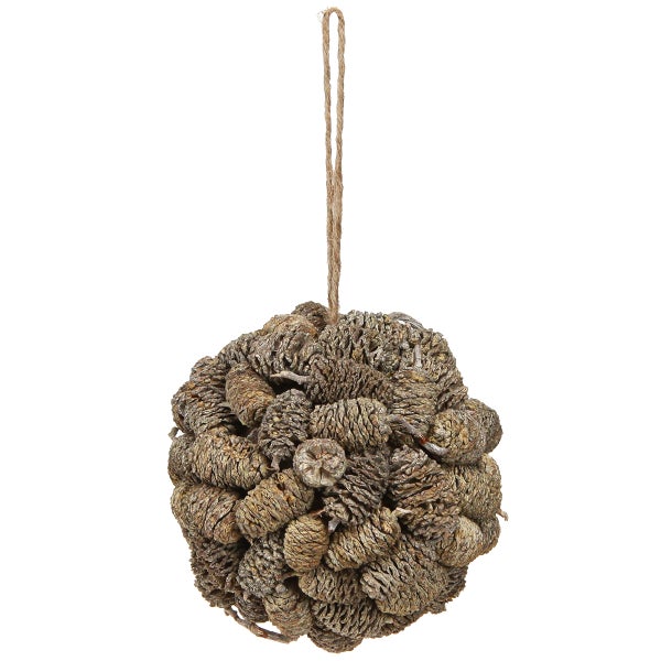 Dekorative Kugel aus Zapfen mit Kordel zum Aufhängen
