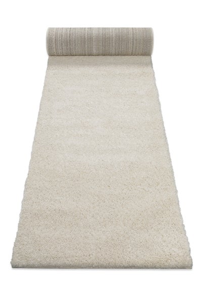 Hochflor-Teppichläufer mit weicher Oberfläche, am Ende aufgerollt.
