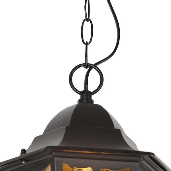 Nahaufnahme der Kette und Aufhängung einer schwarzen Außenhängeleuchte aus Metall.