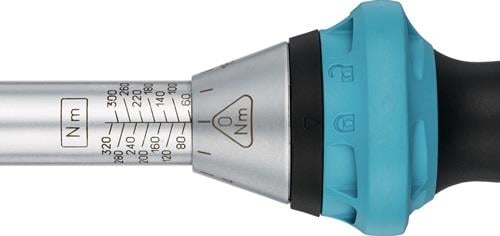 Detailansicht eines Drehmomentschlüssels mit Nm-Skala