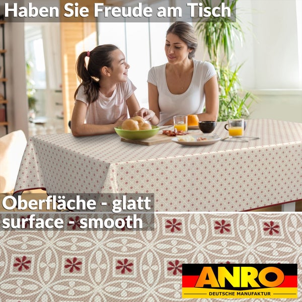 Esstisch mit glatter Tischdecke und Blumenmuster