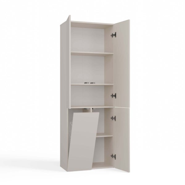 Offener, hochformatiger Mehrzweckschrank mit Einlegeböden und Wäschekorb