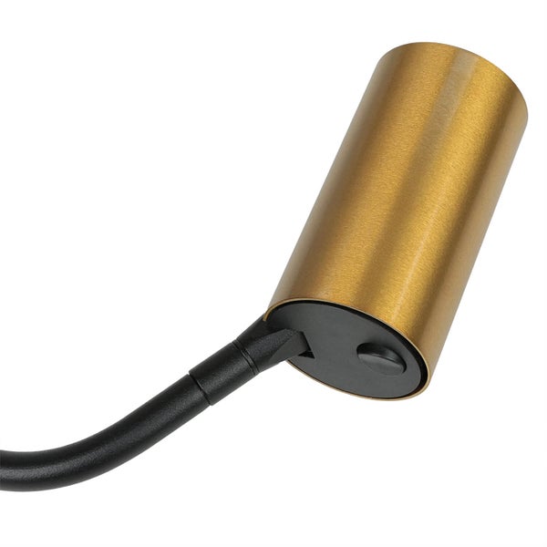 Detailaufnahme einer goldenen Deckenleuchte mit schwarzem Anschlusskabel