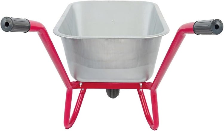 Mädchen sitzt am Fenster mit Fensterbildern von Zeichentrickfiguren