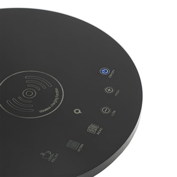 Oberansicht einer runden, schwarzen Schreibtischlampe mit kabelloser Ladefunktion und Touch-Bedienfeld.