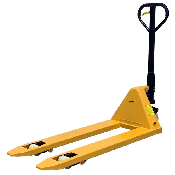 Gelber Gabelhubwagen mit einer Tragfähigkeit von 2000 Kilogramm.