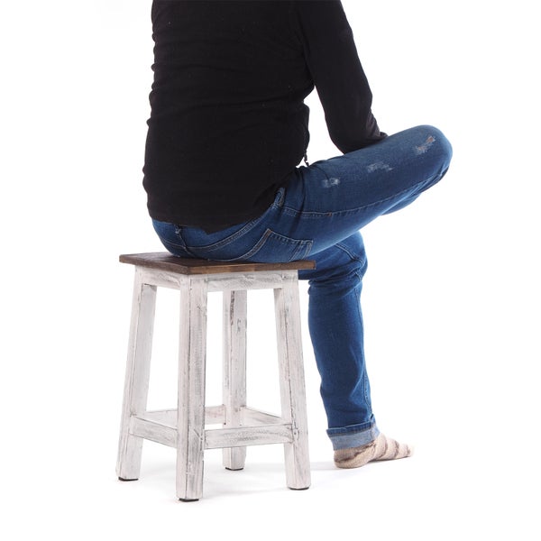 Detailansicht eines gemusterten Teppichs mit Fransen