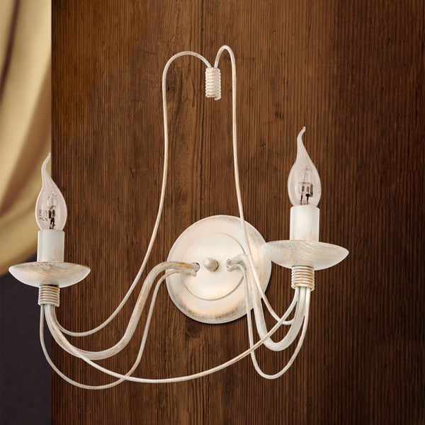 Zweiflammige Wandleuchte im Landhausstil mit geschwungenem Metalldesign für eine dekorative Beleuchtung