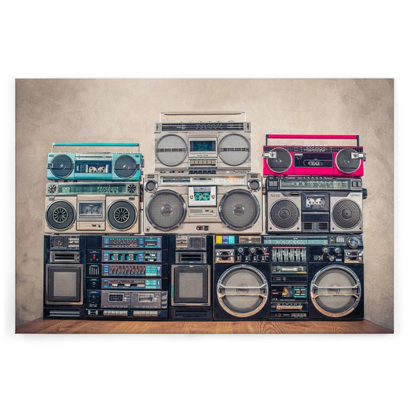 Wandbild mit einer Sammlung verschiedener Retro Ghettoblaster und Kassettenrekorder in einem Vintage Design.