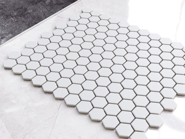 Keramikmosaik auf Netz für Bad oder Küche 30cm x 26cm  - Matt White Hive