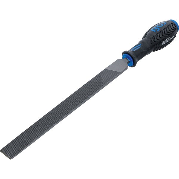 Zweiflammiger Deckenstrahler mit rechteckiger Basis aus hellem Holz und zwei verstellbaren, schwarzen zylindrischen Spotköpfen.