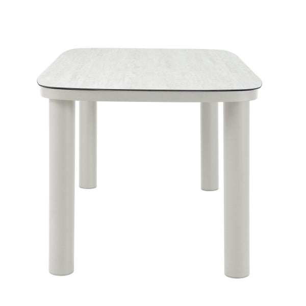 Quadratischer Gartentisch mit abgerundeten Ecken, Tischplatte in Steinoptik und vier stabilen, runden Metallbeinen.