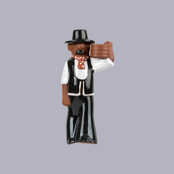 Zimmermann Figur aus Ton in traditioneller Kleidung