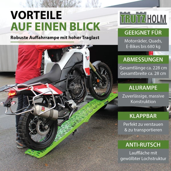 Trutzholm klappbare Auffahrrampe aus Aluminium für Motorräder und Quads mit Anti-Rutsch-Struktur bei der Beladung eines Kleintransporters