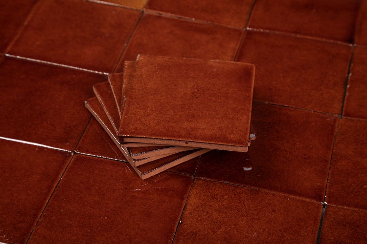 Quadratische Keramikfliesen, geeignet für Wand- und Bodenbeläge