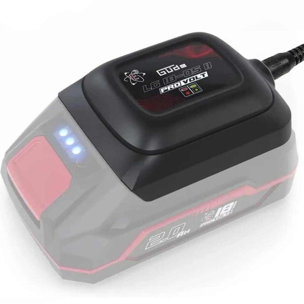 Güde Akku-Ladegerät LG 18-05 II PRO VOLT mit aufgestecktem 18 Volt 2,0 Amperestunden Akku und LED-Ladezustandsanzeige.