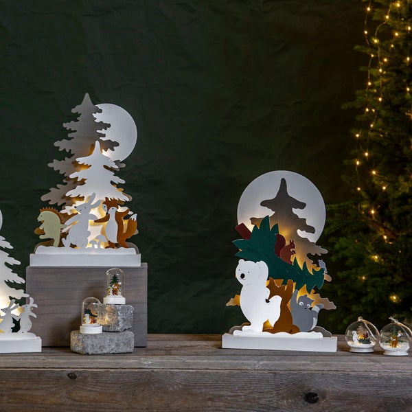 Dekorative Holzfiguren mit Waldtiermotiven und LED-Beleuchtung als Weihnachtsdekoration