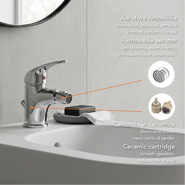 Bidetarmatur mit abnehmbarem Luftsprudler für weniger Spritzer und Keramikkartusche für reibungslose Bedienung auf weißem Bidet.